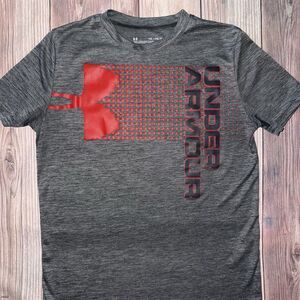 Boys Under Armour Loose Fit Heatgear XL Short Sleeve Grey Shirt